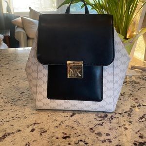 Medium Micheal kors backpack